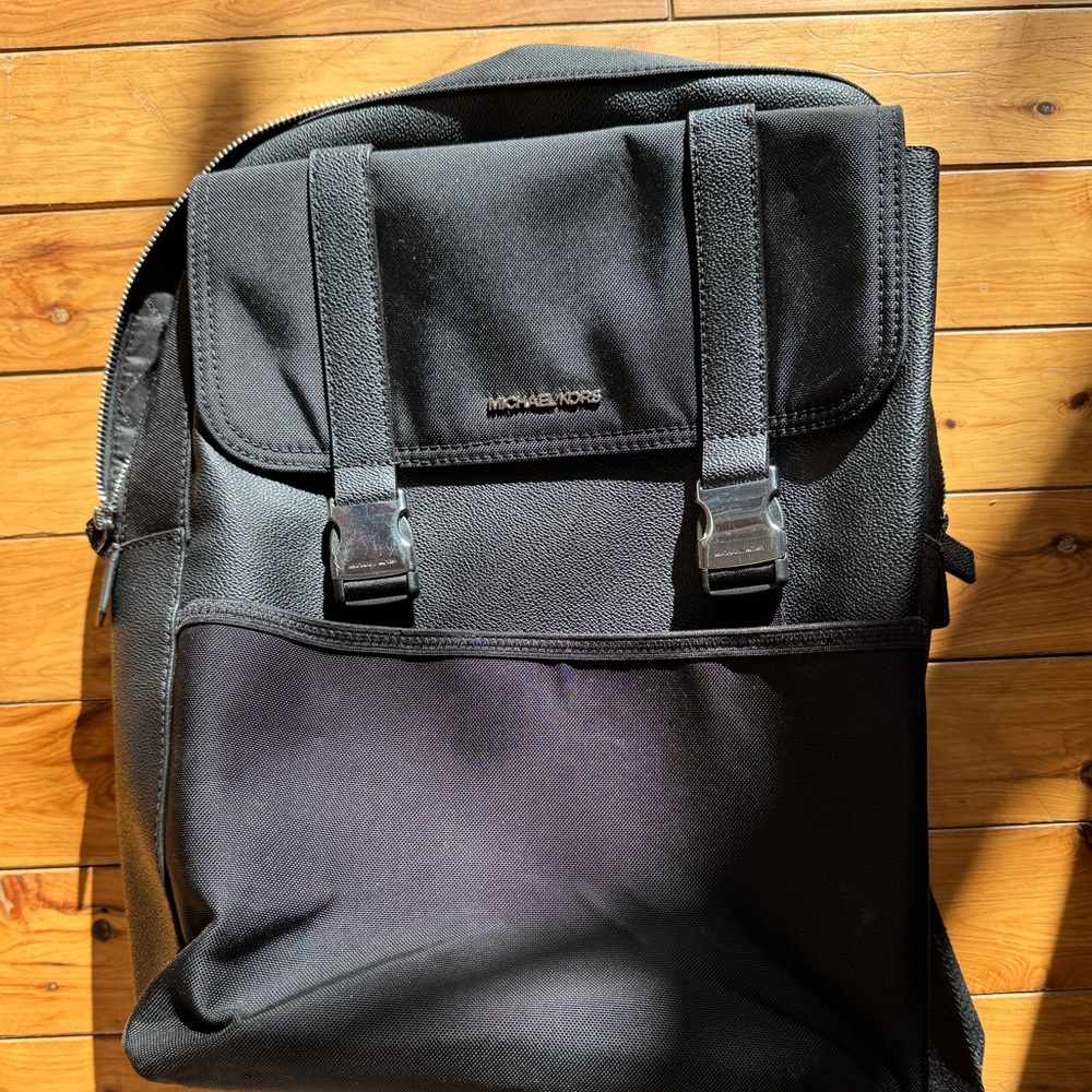 Brand new backpack! Perfect condition. Very cute and versatile 🫶